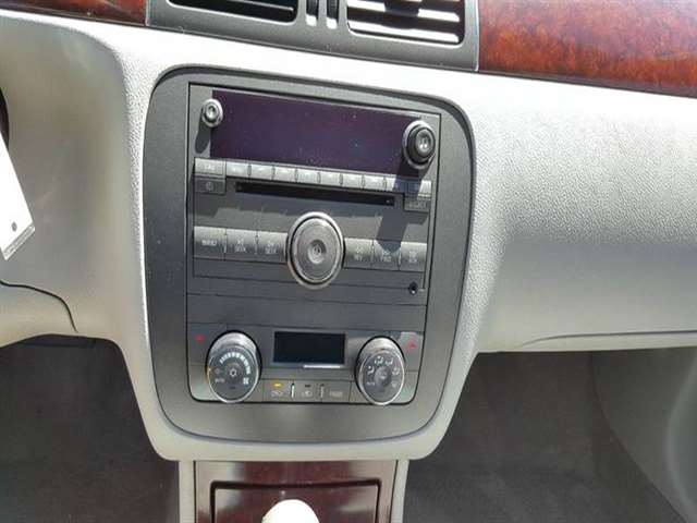 Buick Lucerne 2011 photo 13